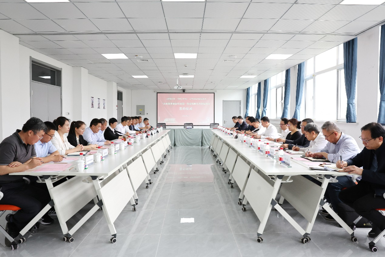 学校与红桥区、伍创公司签署创建“天商数字商务科创园”战略合作协议